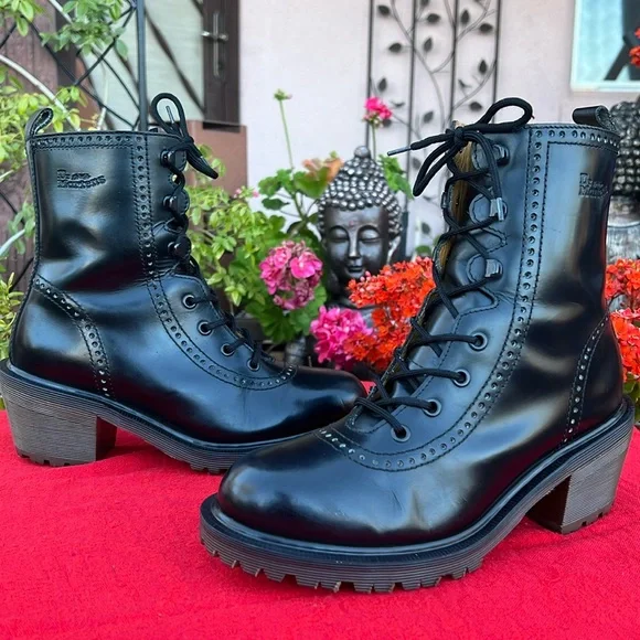 🏴󠁧󠁢󠁥󠁮󠁧󠁿 Dr. Martens Vintage Perforated Heeled Granny Style Boots UK 5